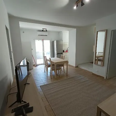 T2 Renove En Rdc Avec Cour, Intra Muros Apartment Avignon