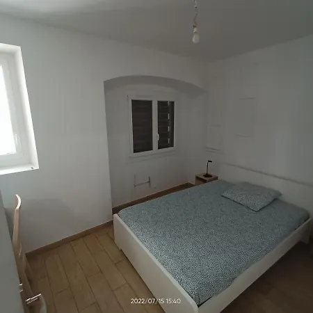 T2 Renove En Rdc Avec Cour, Intra Muros Apartment