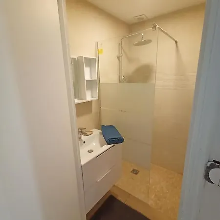 T2 Renove En Rdc Avec Cour, Intra Muros Apartment *