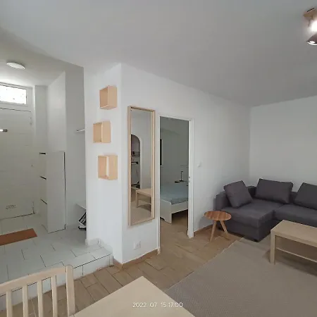 T2 Renove En Rdc Avec Cour, Intra Muros Apartment Avignon